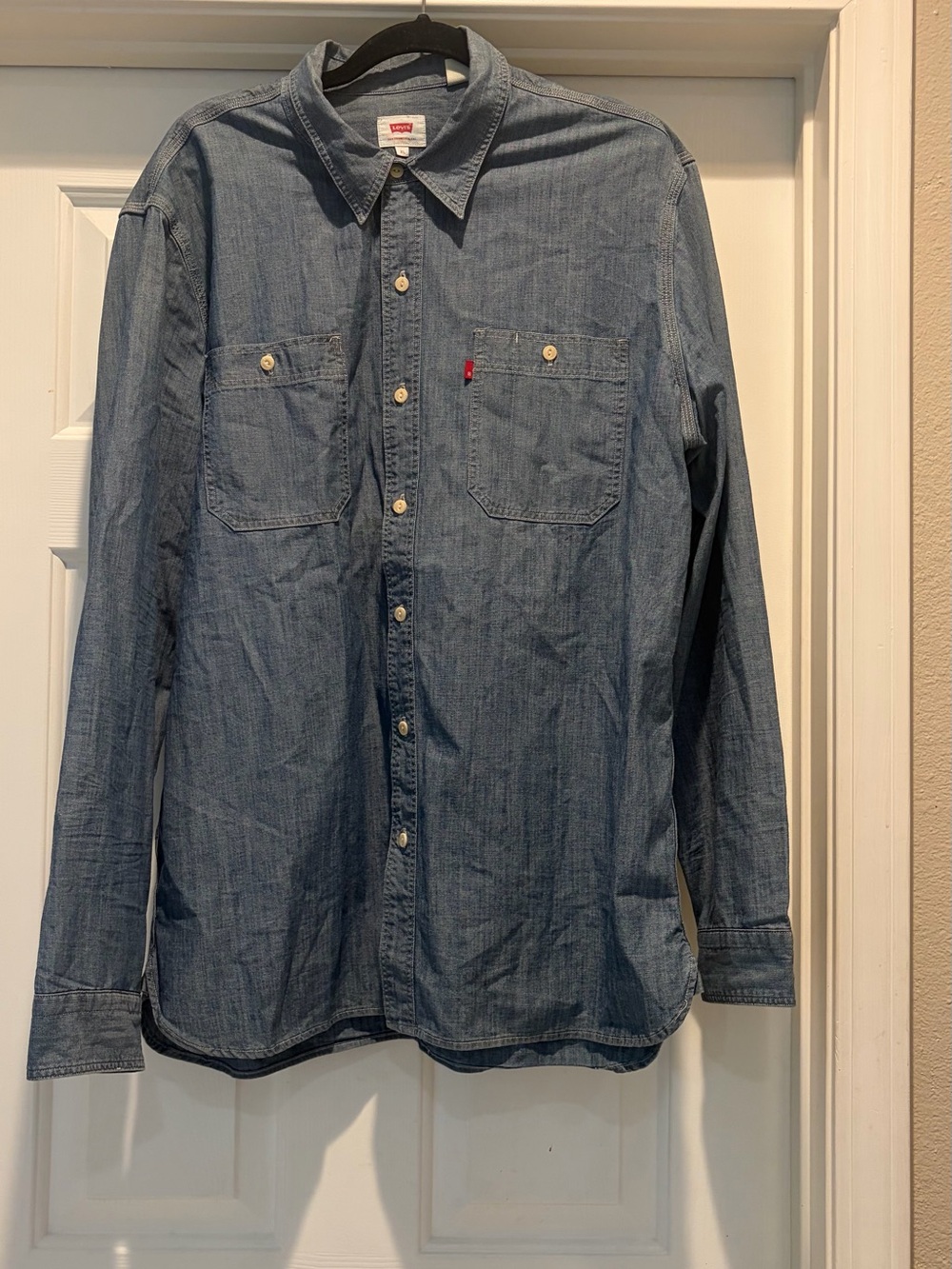Levi's Men's Light Blue Denim Button-Down Work Shirt